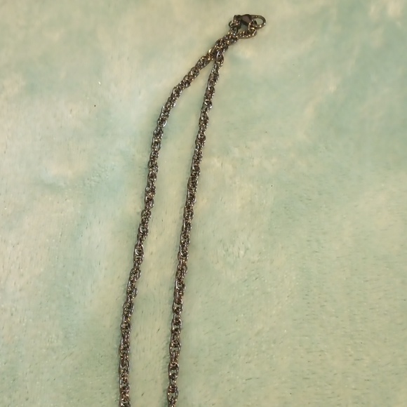 Large elephant pendant with rhinestones and faux turquoise stoneon a 24 in chain - Picture 2 of 3